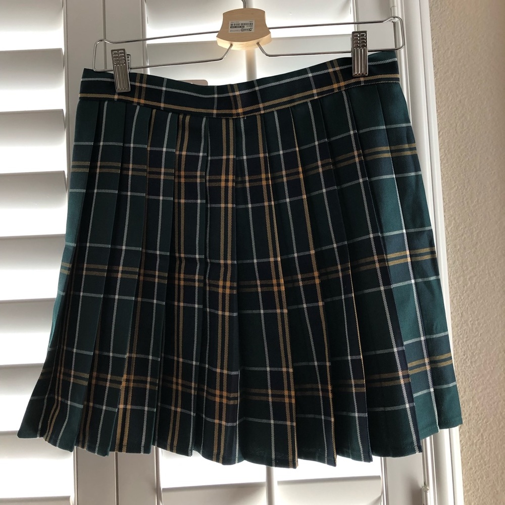 Pleated plaid green skirt